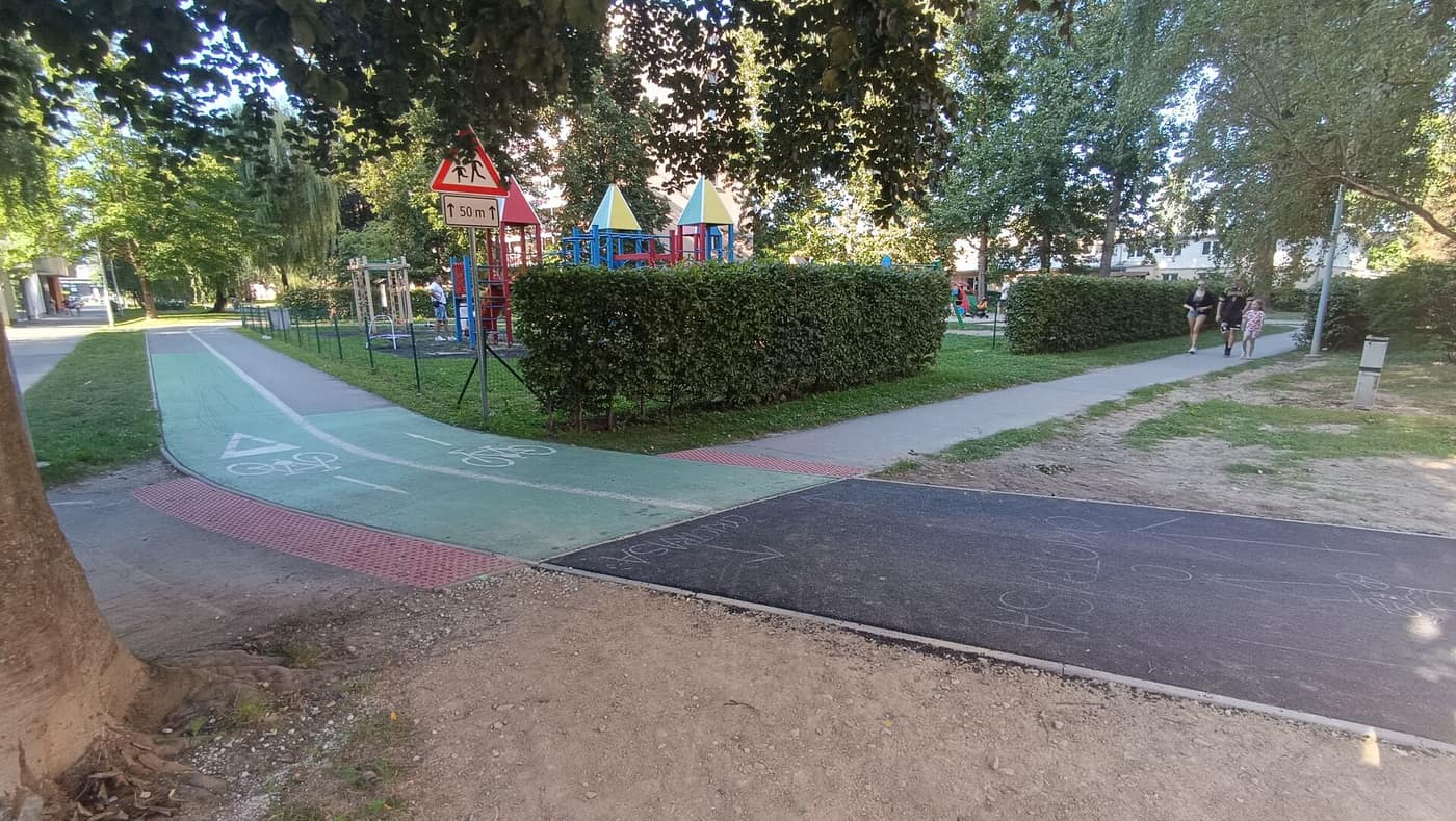 Nová cyklotrasa oddelená od chodníka pre peších